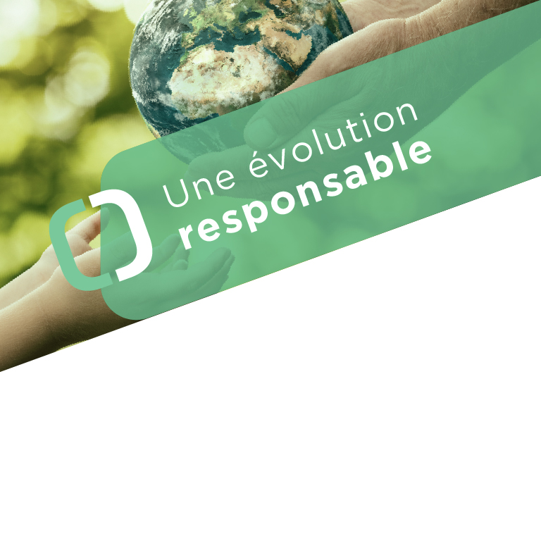 Une evolution responsable. Adulte passant une petite planete terre a un enfant.